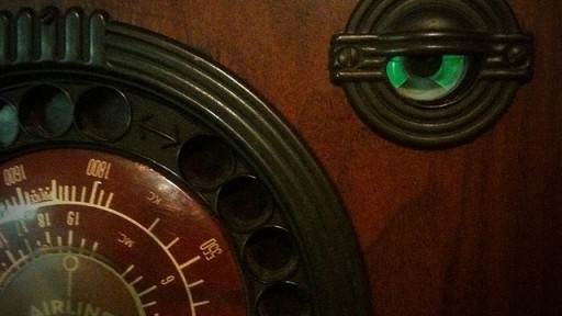 image of old fashioned radio