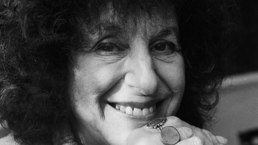 Black and white photo of poet Elaine Feinstein smiling.